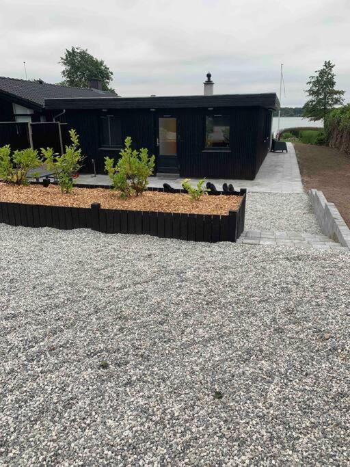 Huset Ved Soen Taet Pa Herning Og Mch Og Boxen 90 M2 Sunds Exteriör bild