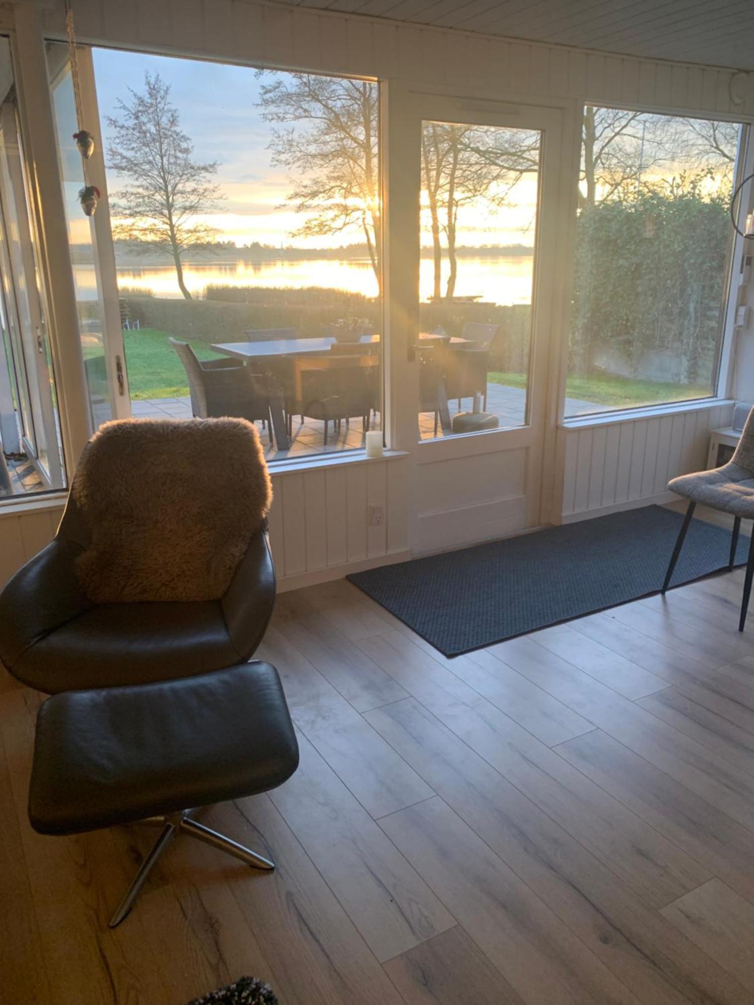 Huset Ved Soen Taet Pa Herning Og Mch Og Boxen 90 M2 Sunds Exteriör bild