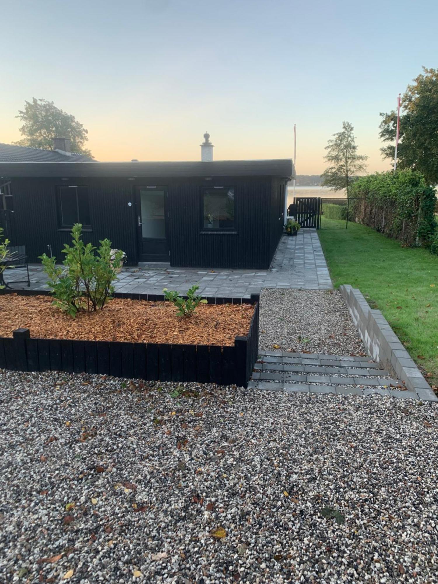 Huset Ved Soen Taet Pa Herning Og Mch Og Boxen 90 M2 Sunds Exteriör bild