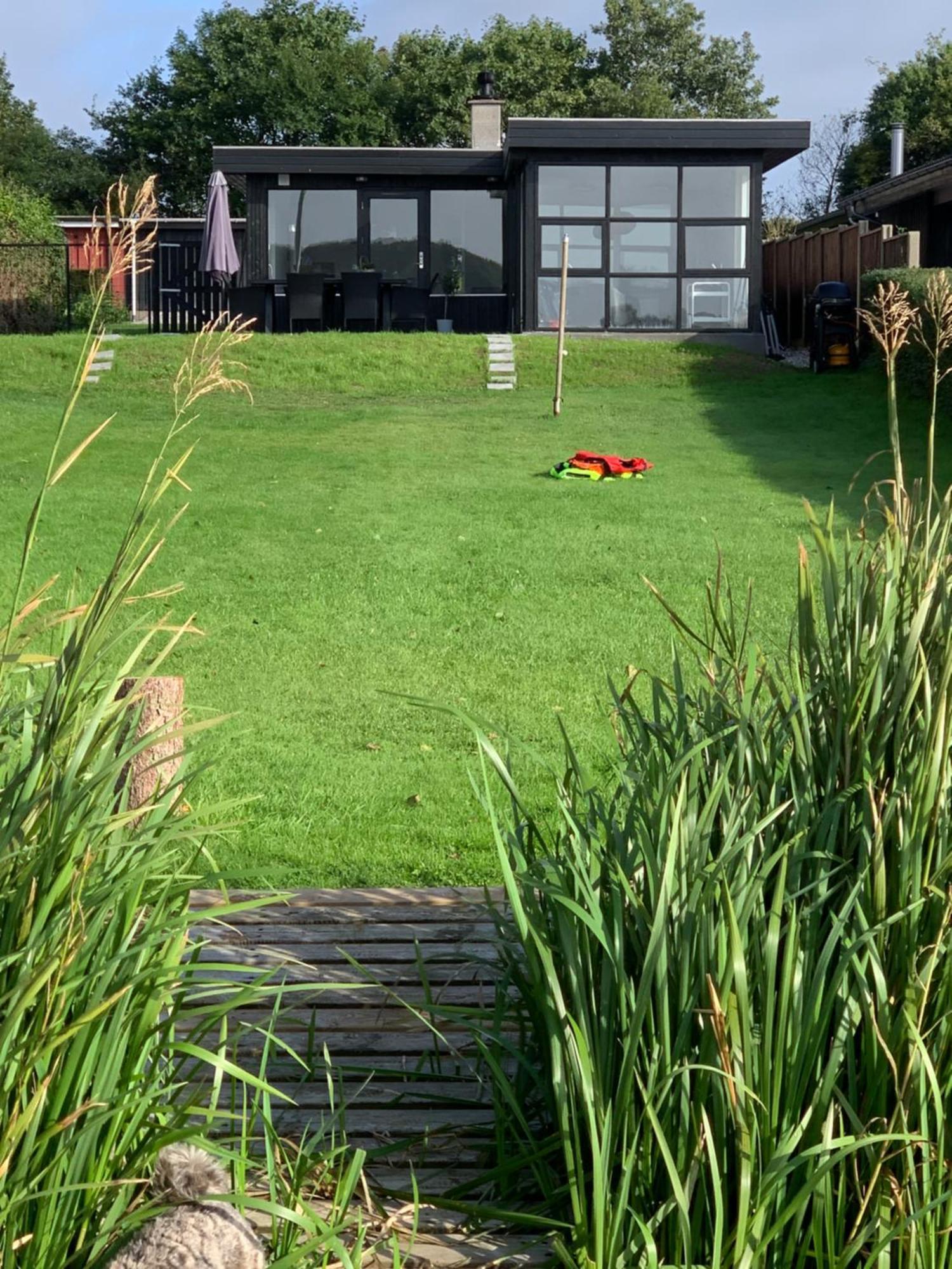 Huset Ved Soen Taet Pa Herning Og Mch Og Boxen 90 M2 Sunds Exteriör bild